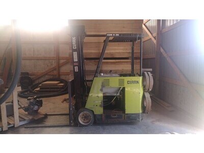 2000 Clark 3,000 LB Forklift