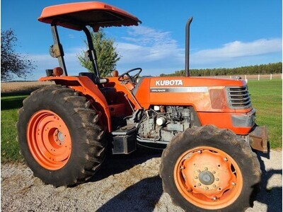 Kubota M6800 Tractor