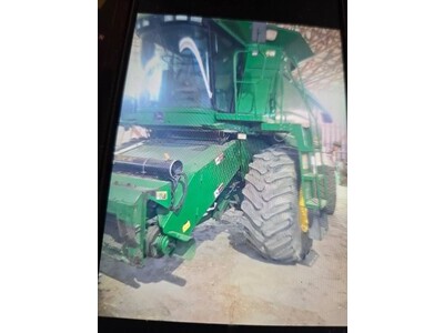 2000 John Deere 9450 Combine