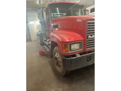 2004 Mack CH613 Water Truck 