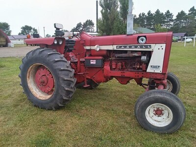 1963 International 806 Tractor