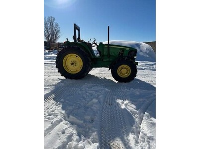John Deere 7130 Tractor 