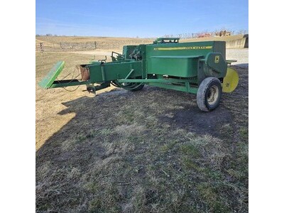 John Deere 336 Small Square Baler