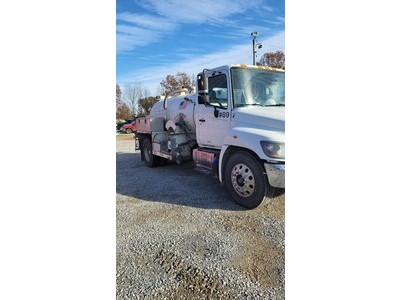 2017 Hino Toilet Truck
