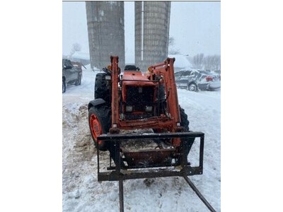 Kubota M6030 Tractor 