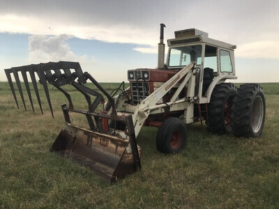  International 1066  Farmall Tractor