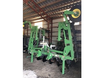 John Deere 2510H Nutrient Applicator 