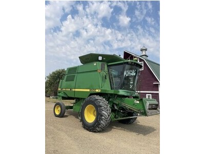 1997 John Deere 9500 Combine 