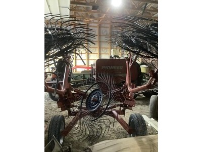 Rhino ER8 Hay Rake