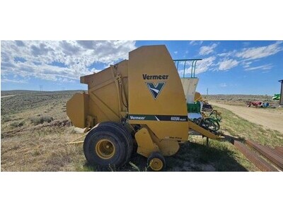 2019 Vermeer 605N Round Baler