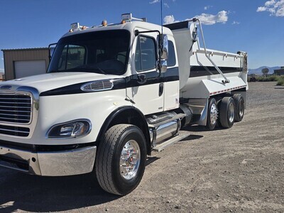 2009 Freightliner Dump Truck 