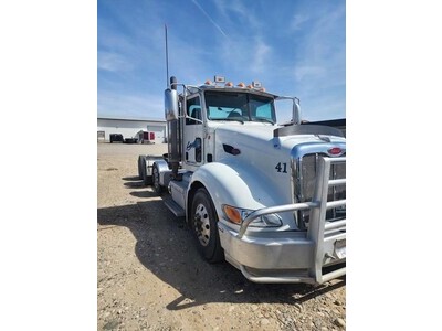 2013 Peterbilt 386 Day Cab 