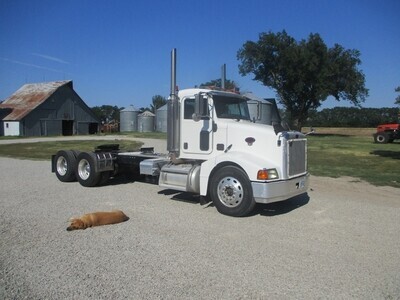 2007 Peterbilt 385 Daycab Semi-Tractor 