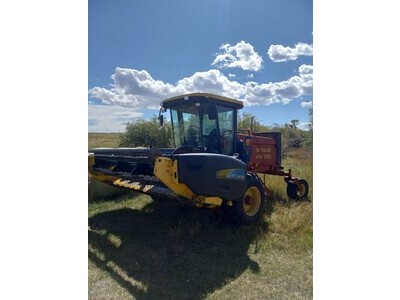 2000 New Holland HW300 Swather