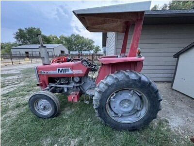 1982 Massey Ferguson 245 Tractor