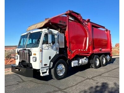 2020 Peterbilt 520 Front Load Garbage 