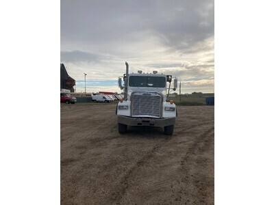 1999 freightliner FLD 112 Roll-Off Truck