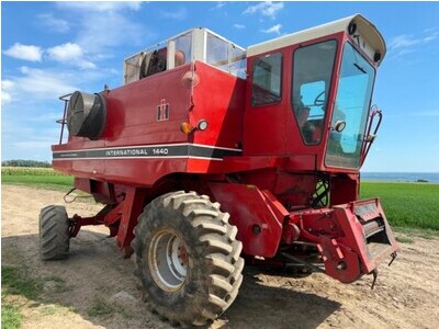 International 1440 Combine � For Sale