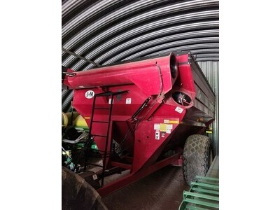FOR SALE: 2012 J&M 875 Grain Cart