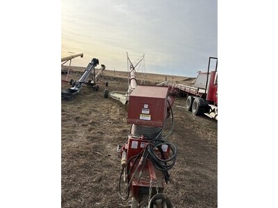Farm King 1395 Swing Hopper Auger