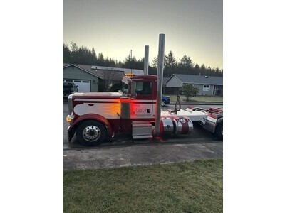 2021 Peterbilt 389 Day Cab Truck