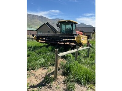 1996 New Holland HW300 Swather