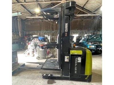 2016 Clark OSX15 Electric Narrow Isle