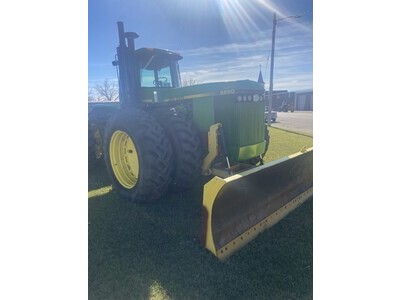 1987 John Deere 8850 Tractor with Blade