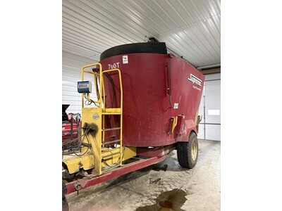 Supreme 700T Twin Screw Vertical Mixer