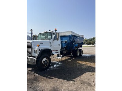 1992 Ford L9000 Feed Truck
