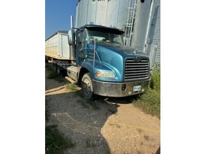 2005 Mack Day Cab