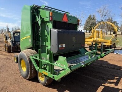 John Deere 466 Round Baler