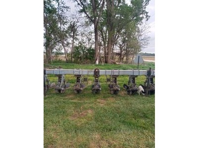 Hiniker 6000-100 30" Crop Cultivator