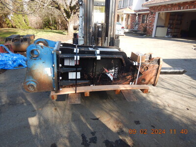 OKADA ORV7500 Ft Lb Hydraulic Breaker