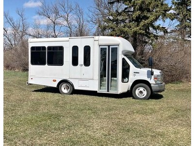 2011 Ford E-350 Super Duty Mobility Van 