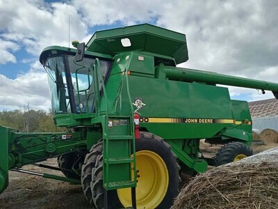1997 John Deere 9600 Combine