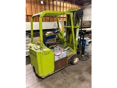 Clark TW 40B Electric Forklift w/Charger