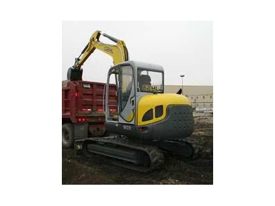 Gehl 803 excavator  like new!