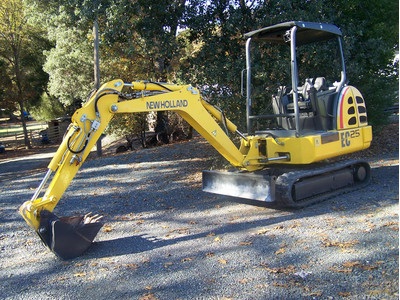 2004 New Holland excavator EC-25