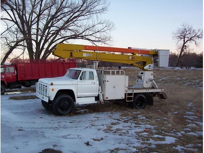 1976 Ford F-600 4x4 2 man bucket truck