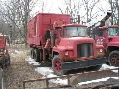 1974 Mack w/knuckle boom and 1300cfm
