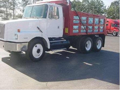 2000 Volvo Dump Truck