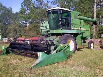 John Deere 6620 Combine