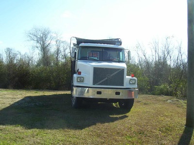 1998 Volvo Tri-axle Dump Truck $29,000
