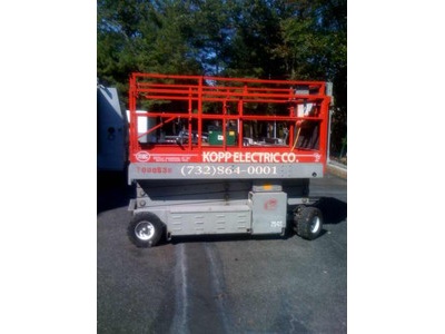 1997 MEC Scissor Lift