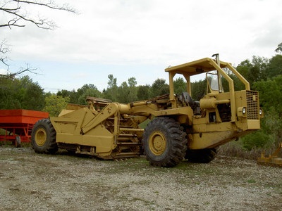 International Harvester 200 Scraper
