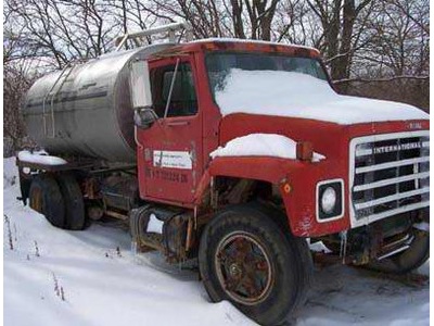 1985 International 1900 water truck