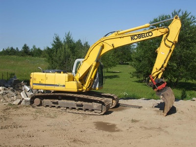 Looking For an Excavator? KOBELCO!
