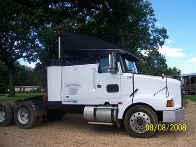 1994 Volvo Tractor 