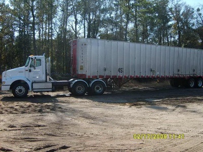 01 International Truck & chip trailer